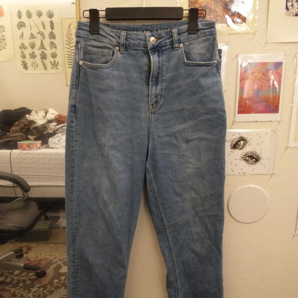 American Eagle Curvy Light Wash Mom Jeans - Picture 1 of 4